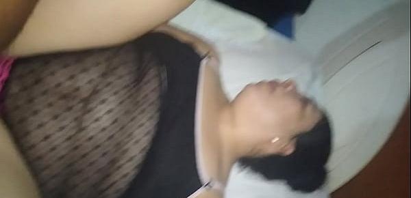 Y me vengo en su nalgas